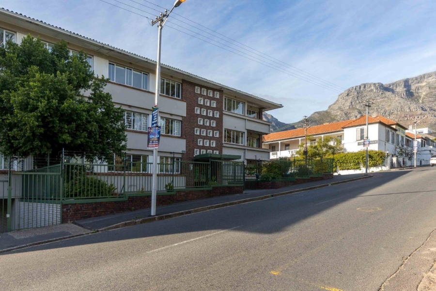 2 Bedroom Property for Sale in Gardens Western Cape